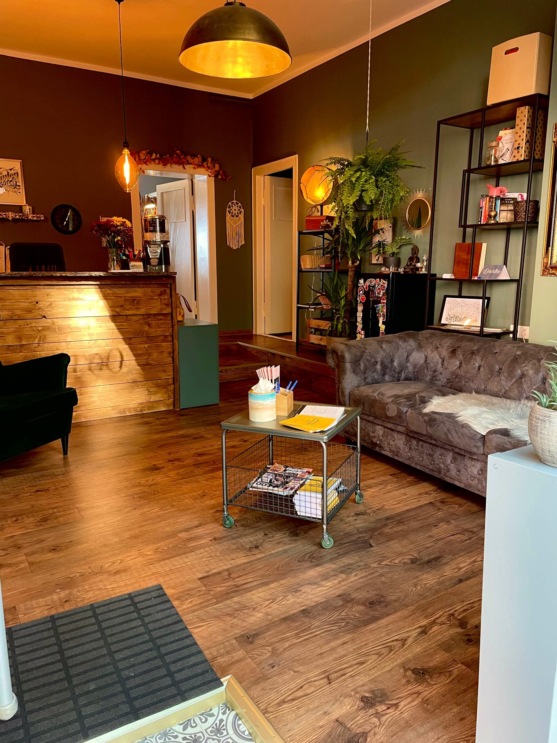 tattoo_studio_berlin_Tattoostudio_tintenstrich_steglitz_schoenes_Termin Studio Bild Foyer Tintenstrich Tattoo Berlin